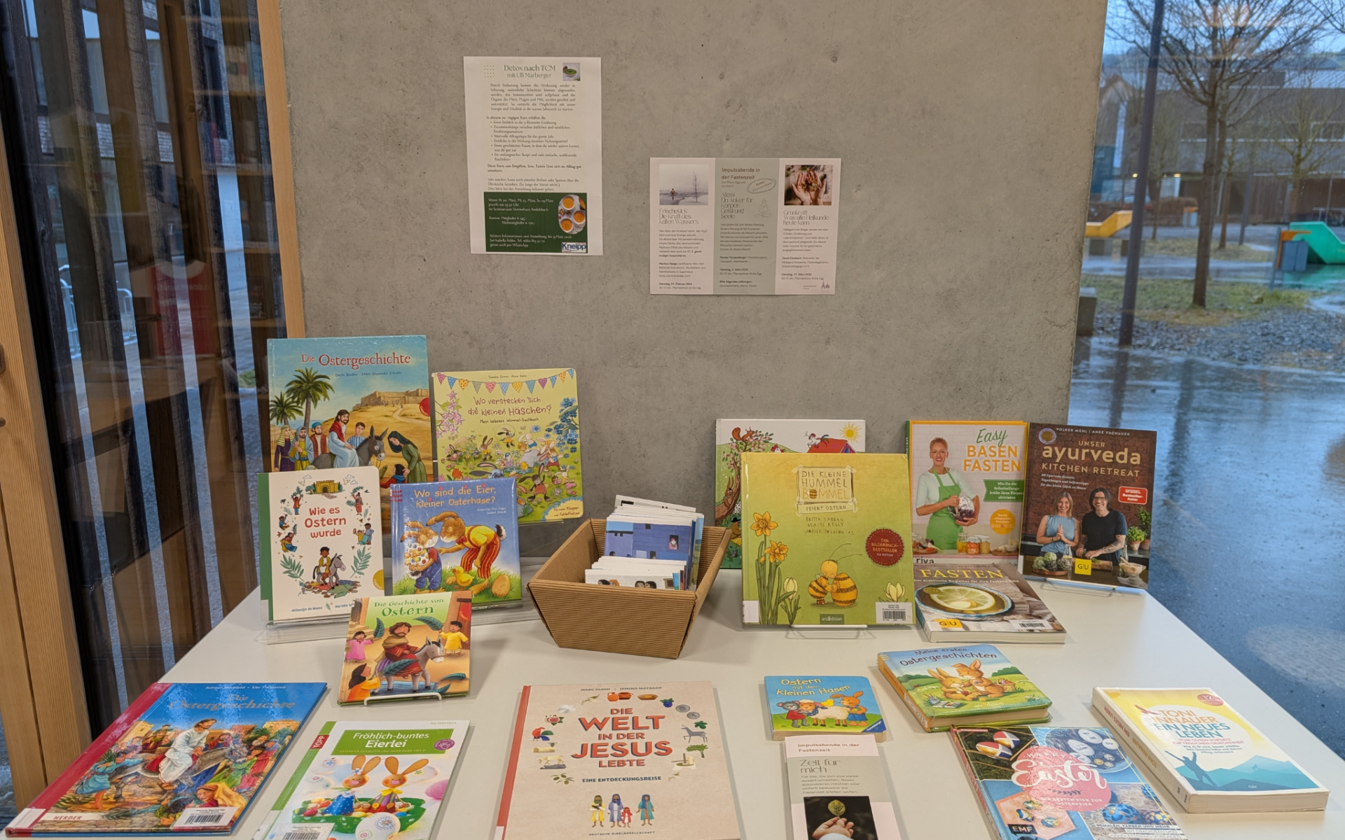 Büchertisch Ostern